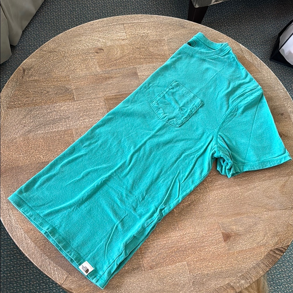 Northface men’s pocket tee